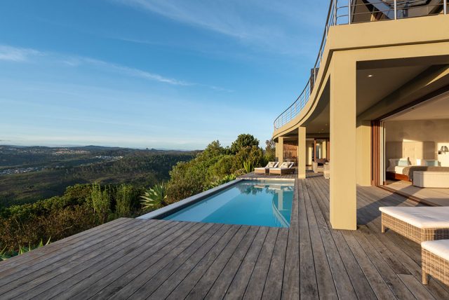 Knysna 16 - Luxury Holiday Homes 